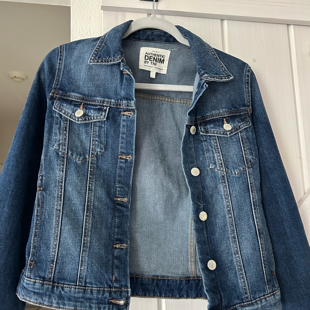 Zara Denim Jean Jacket size Small .. like new